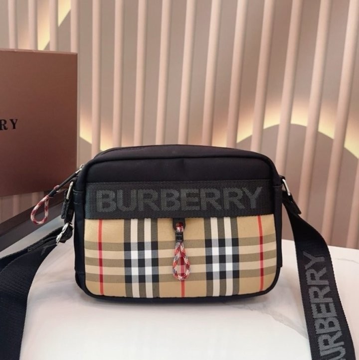 버버리 카메라백