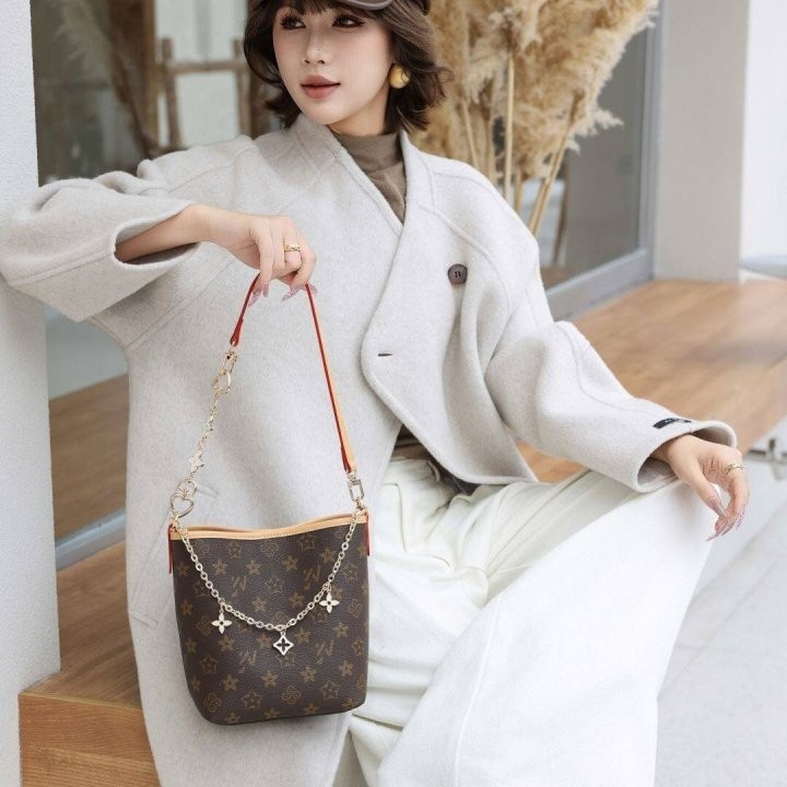 루이비통 모노 체인 버킷(고급) 