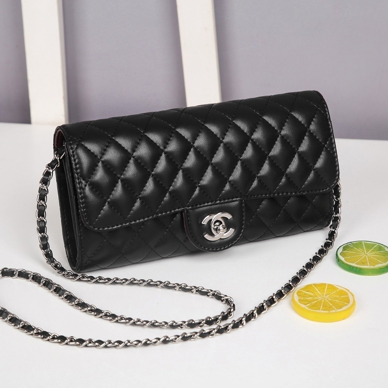 #샤넬 쌍지퍼 체인크로스 램스킨 