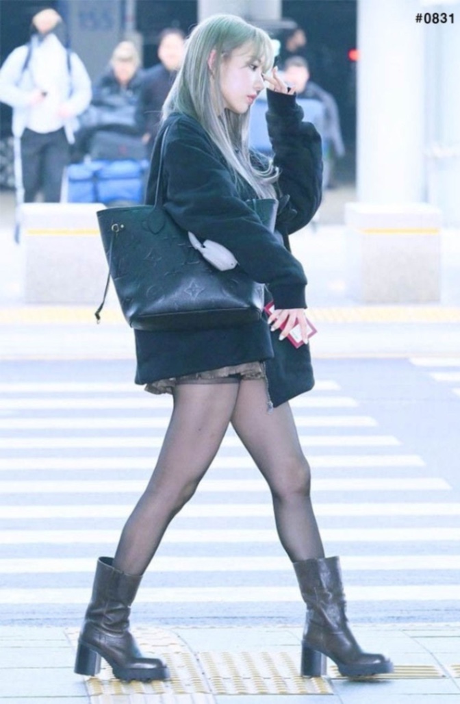 LOUIS VUITTON] 루이비통 앙프렝뜨 네버풀 MM 숄더백 view 2