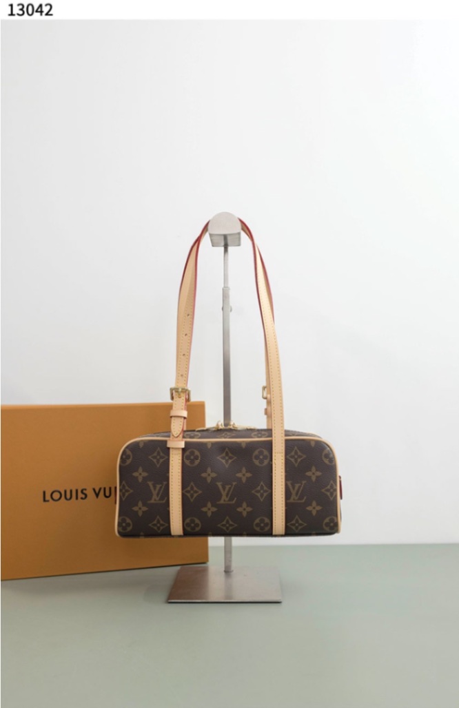 루이비통 [Louis Vuitton] 행 온  모노그램 핸드백 신상입고 view 9