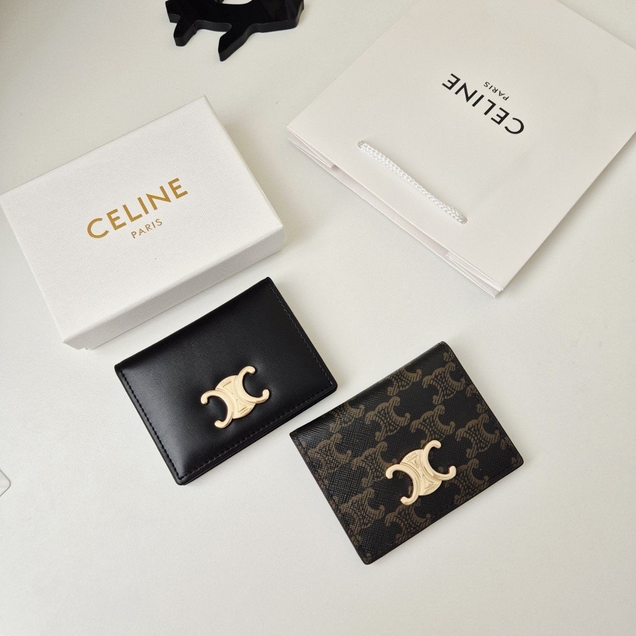 셀린느 바이폴드 트리옹프 카드 홀더