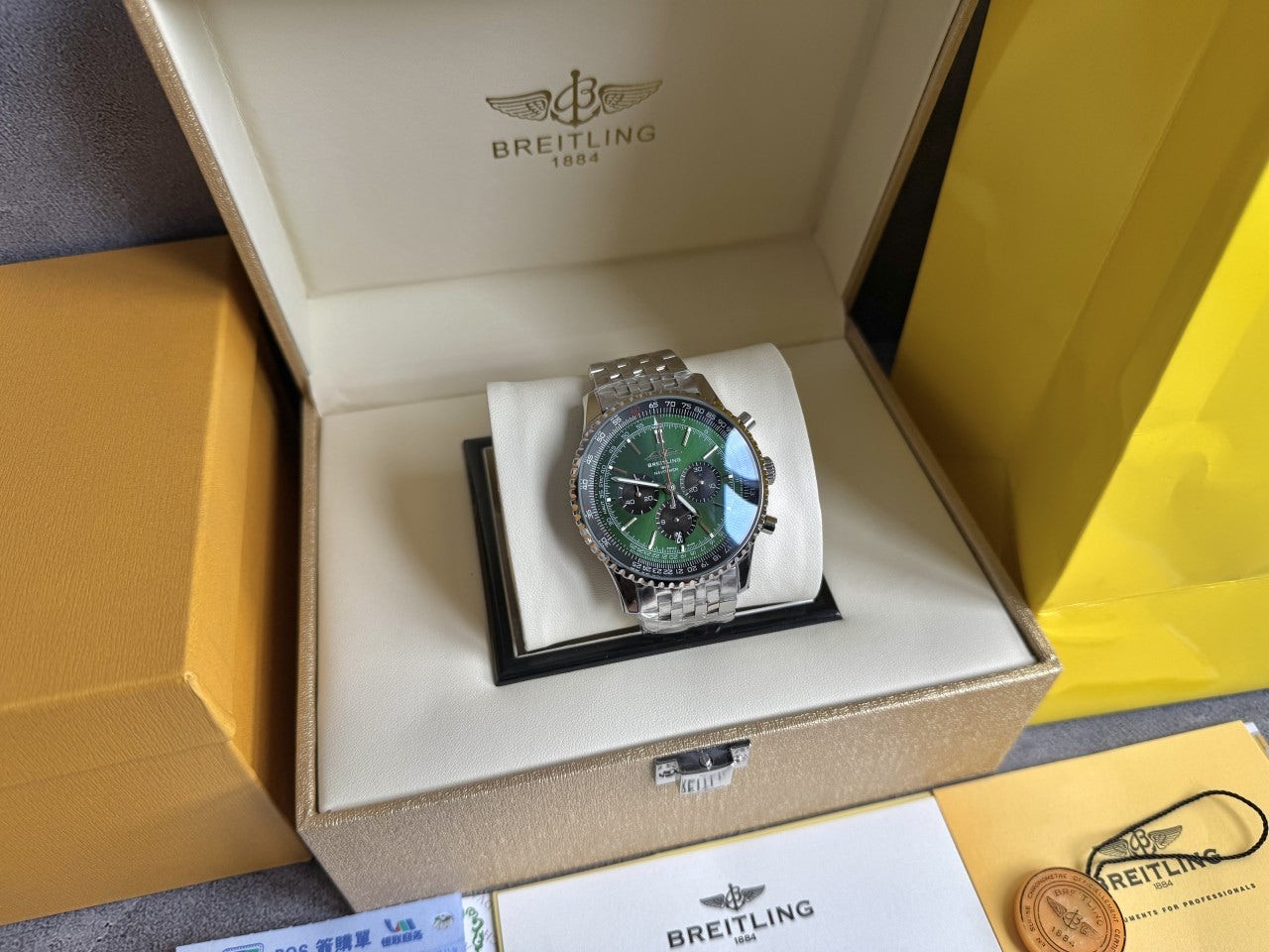 브라이틀링 네비타이머 그린 43mm