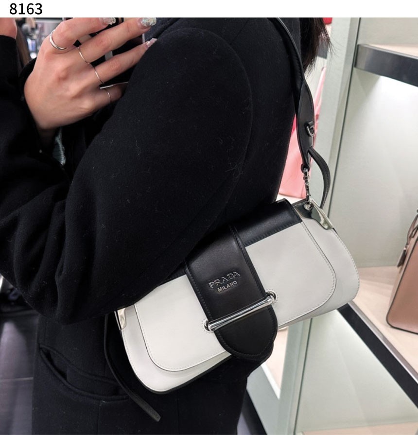 프라다 [PRADA] 수입프리미엄급 프라다 시도니 레더 숄더백