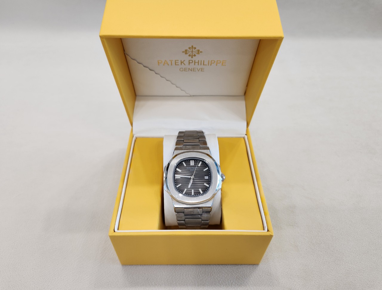 파*텍필립 노틸러스 블랙 다이얼 40mm