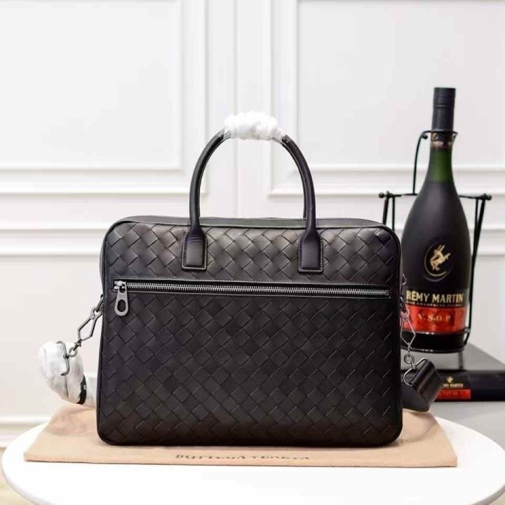 26SS 보테가 베네타 앞지퍼 레더 서류  