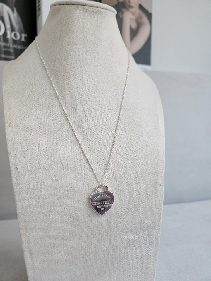 티파니앤코 하트 태그 참 목걸이