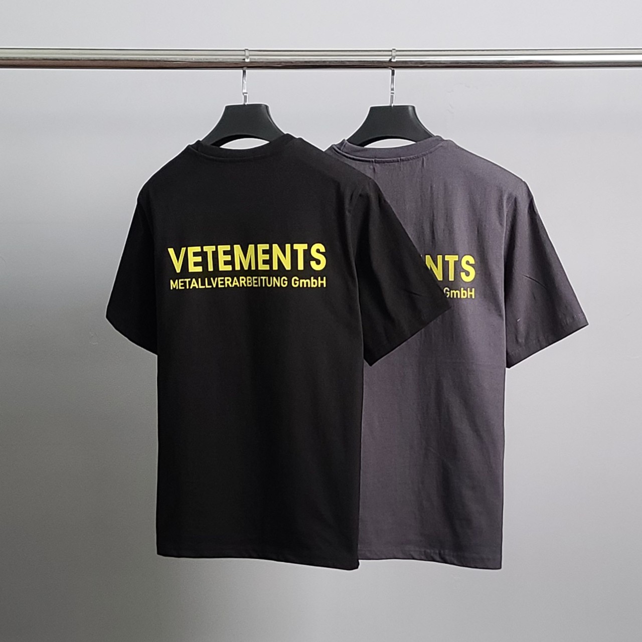 보테가 메탈로고 코튼 반팔티