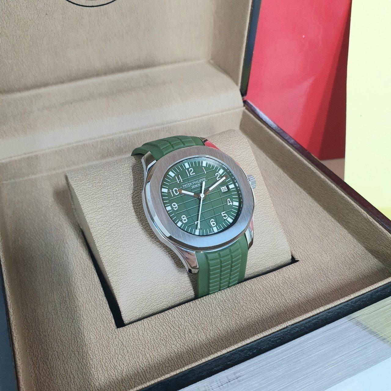 파텍필립 아쿠아넛 은장 카키(수류탄)