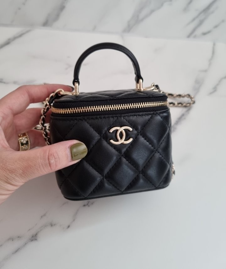 샤넬 탑핸들 체인 베니티 미니