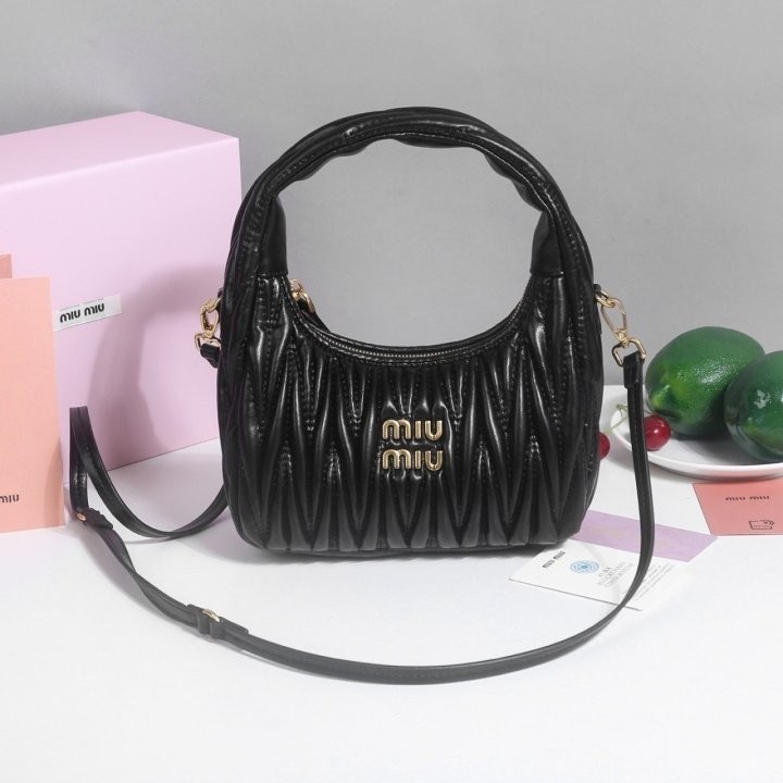 #미우미우 마테라쎄 호보백 