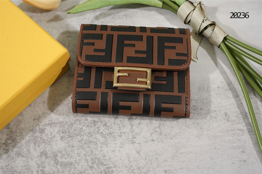 FENDI] 팬디 여성 FF 패턴 플랩 컴팩트 월릿