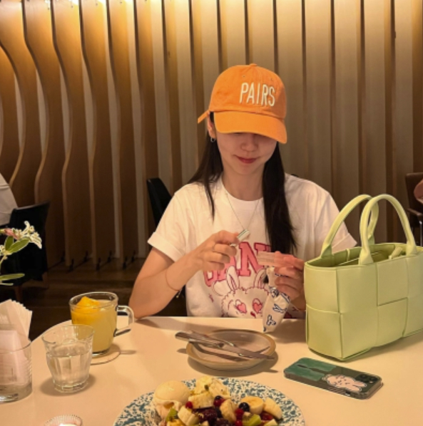 최상급)보테가베네타 아르코 라이트 옐로우 토트백