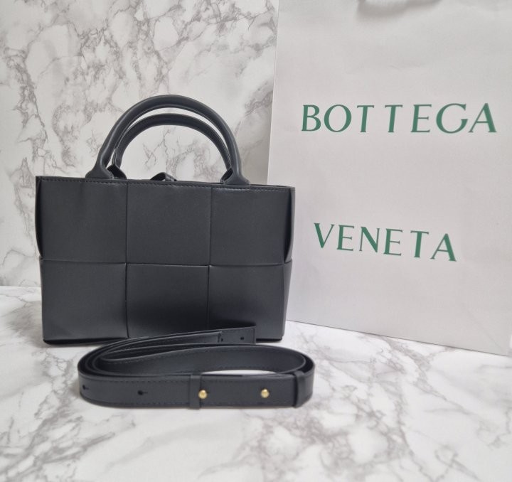 보테가베네가 아르코 토트백 스몰 (블랙)