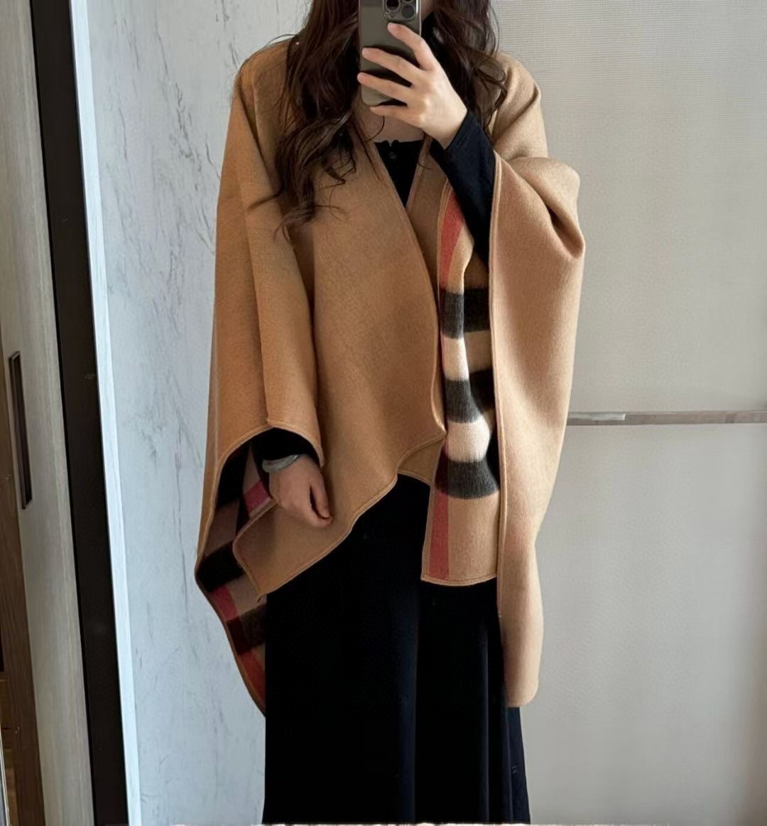 버버리  리버시블 캐시 숄