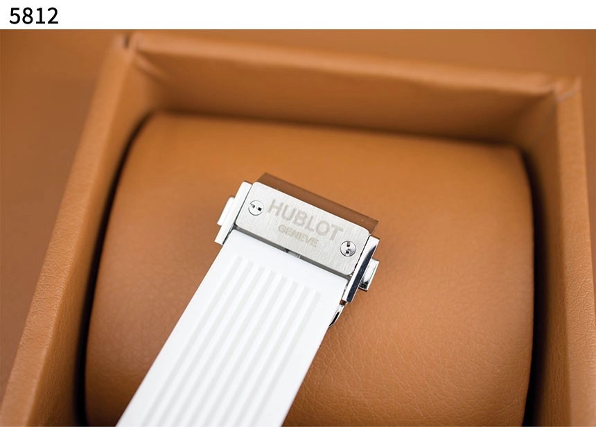 위블로 [HUBLOT] BIG BANG UNICO TITANIUM WHITE PAVÉ 신상 view 8