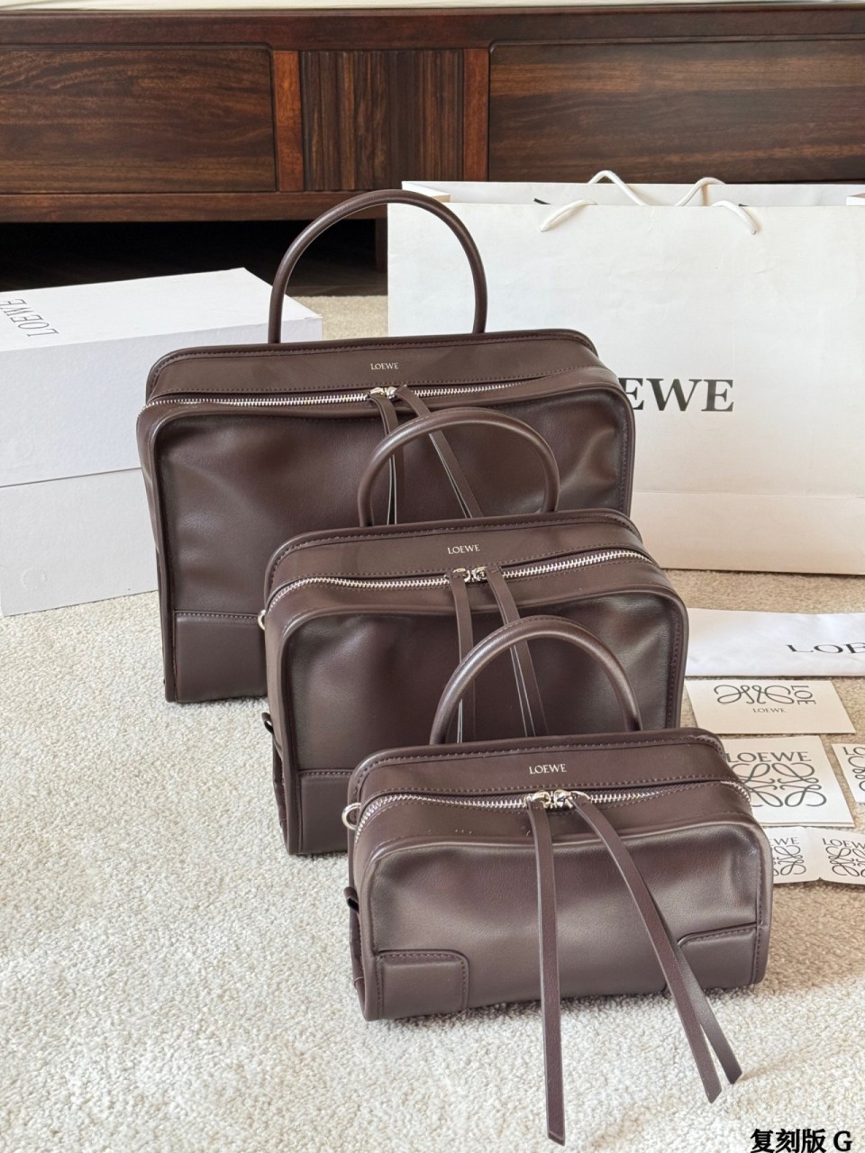 로에베 26ss 복각판 유럽 로고 빈티지 배게백 라지/미듐/스몰 소가죽 버전 + 방도세트 (매장판)
