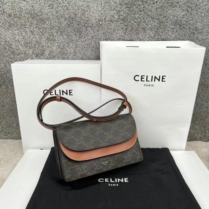 셀린느 트리오페 월렛 스트랩백