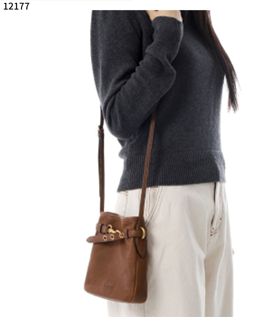 #미우미우 [MIU MIU] 수입프리미엄급 나파 가죽 파우치 신상 입고💢