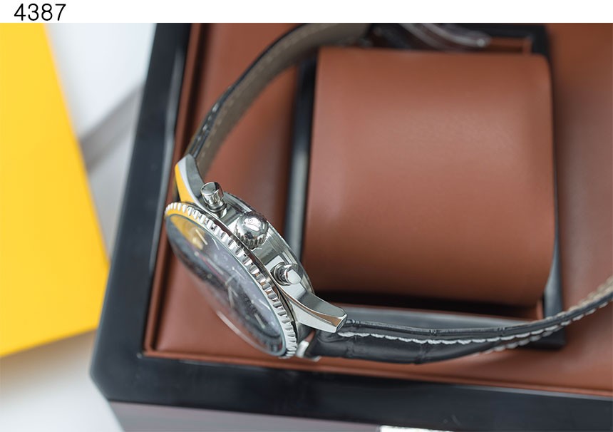#브라이틀링 [Breitling] 수입고급 네비타이머 B01 크로노그래프 신상입고💢  view 4