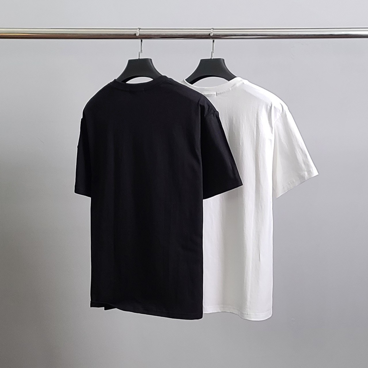 프라다 로고레터링 코튼 반팔티 view 2